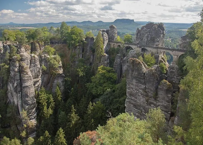 Design Altstadt Am Markt Mit Parkplatz Pirna